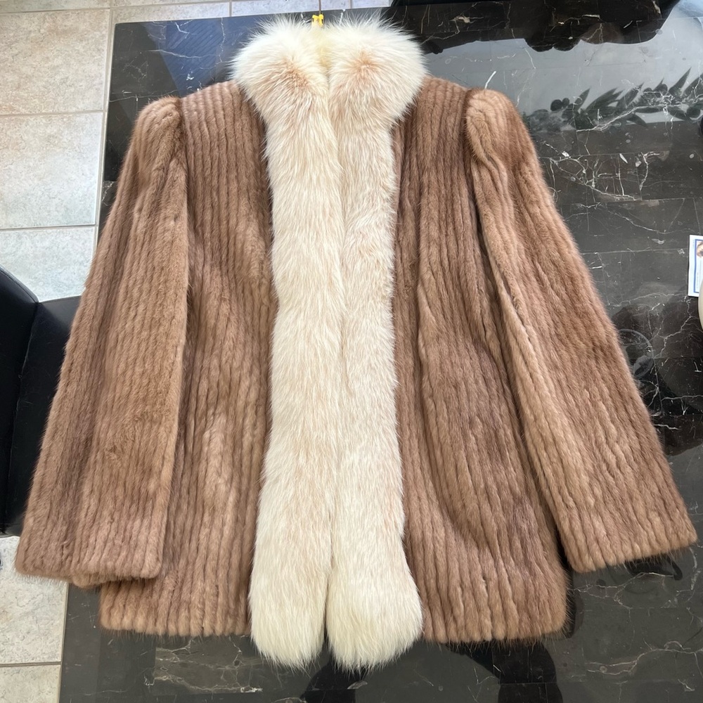Gorgeous Vintage Saga Mink Jacket with Fox trim by Saga Furs. 1960-70 era. S/M.
